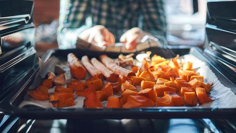 Im Backofen kann man die leckersten Gerichte zaubern, leider ist die Reinigung aufwändig.