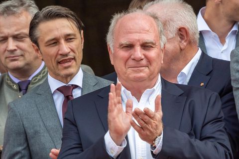 Niko Kovac (l) und Uli Hoeneß während des Empfangs im Hofgarten der bayerischen Staatskanzlei