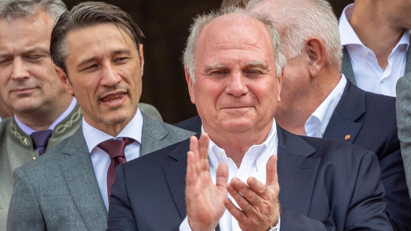 Niko Kovac (l) und Uli Hoeneß während des Empfangs im Hofgarten der bayerischen Staatskanzlei