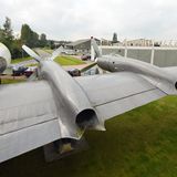 Flügel außen mit zwei Motoren