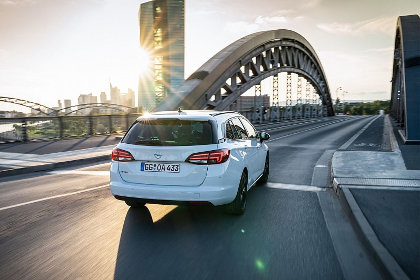 Der Opel Astra Sports Tourer ist bis zu 205 km/schnell