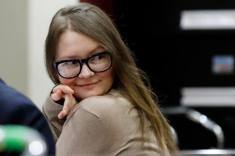 Anna Sorokin – wie sich eine junge Frau als Millionenerbin inszenierte