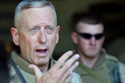 Jim Mattis spricht zu seinen Truppen während der blutigen Schlacht um Falludscha im Jahr 2004.