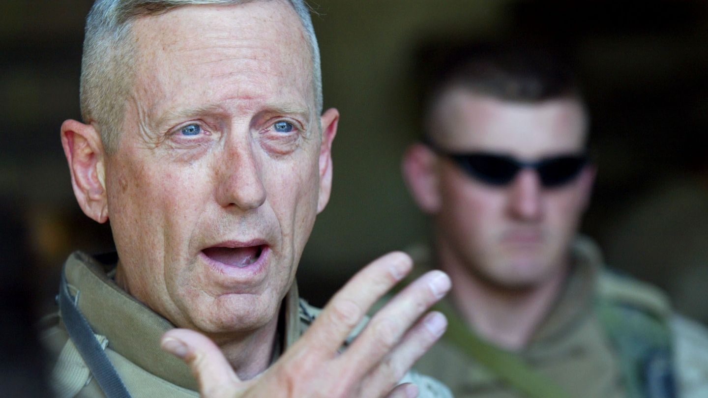 Jim Mattis spricht zu seinen Truppen während der blutigen Schlacht um Falludscha im Jahr 2004.