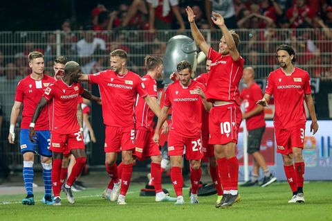 Die Spieler vom 1. FC Union Berlin bejubeln ein Tor gegen Borussia Dortmund