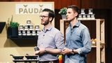 Deniz Schöne (l.) und Johannes Schmidt stellen bei "Die Höhle der Löwen" ihr Produkt Paudar vor
