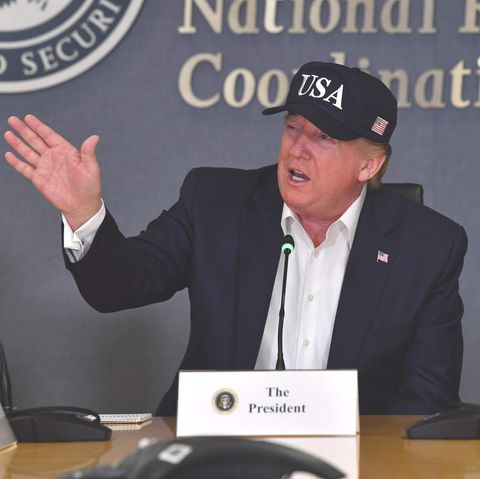 Donald Trump lässt sich in Washington von der Katastrophenschutzbehörde Fema über Hurrikan "Dorian" informieren