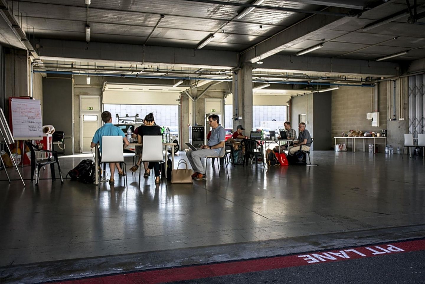 Boxen in Portimao dienen als Rechenzentrale