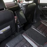 Auch auf der Rückbank wird gerechnet