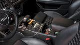 Vollgestopfte Mittelkonsole im Audi