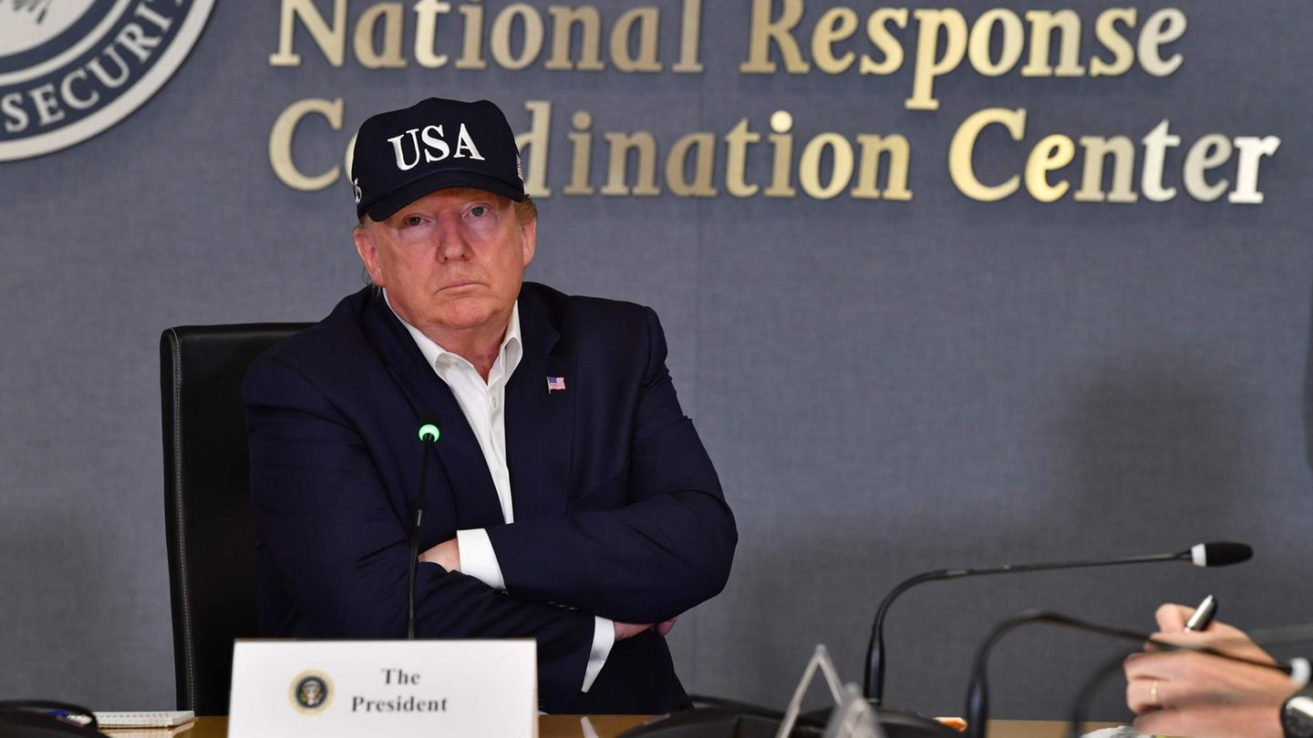US-Präsident Donald Trump bei einem Treffen mit der Katastrophenschutzbehörde Fema wegen Hurrikan "Dorian" in Washington