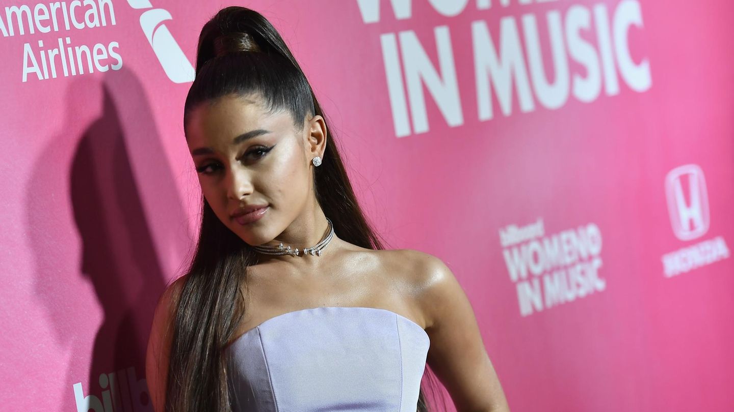 Ariana Grande auf einer Preisverleihung