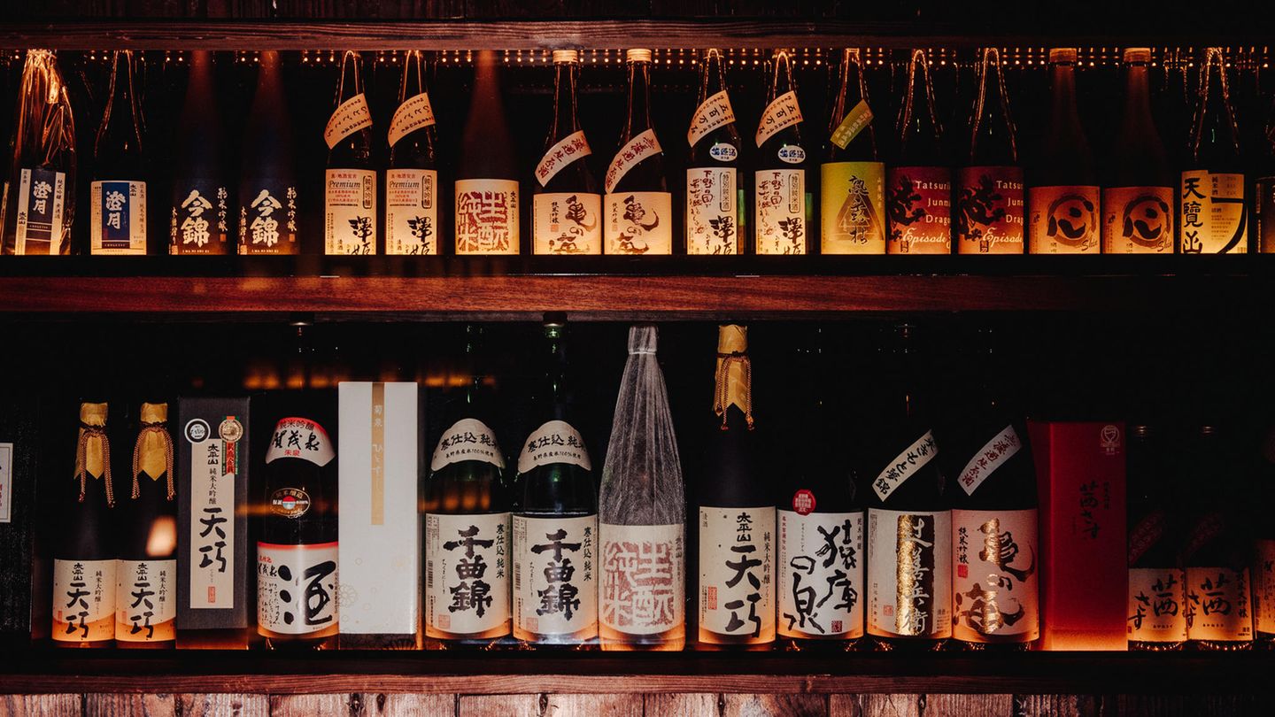 In Japan gibt es über 1300 Sake-Brauereien. Motoko Watanabe hat es sich zur Aufgabe gemacht, die Vielfalt des Reisweins in Berlin und in New York City zu vermitteln.