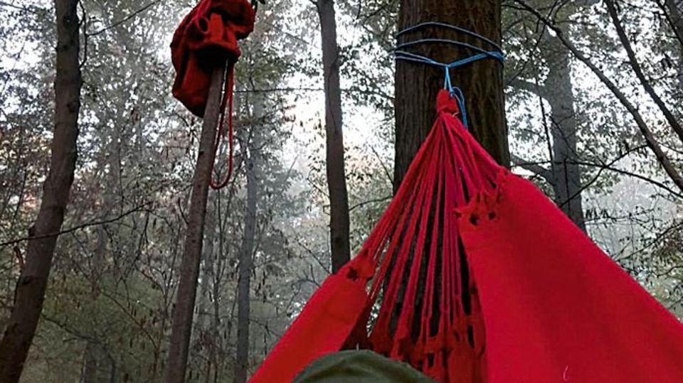 Frau Becker in der Hängematte