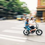 In den USA macht das Rad auch zu zweit Spaß - in Europa wird die Sause etwas anstrengender, weil der Motor gedrosselt wird.