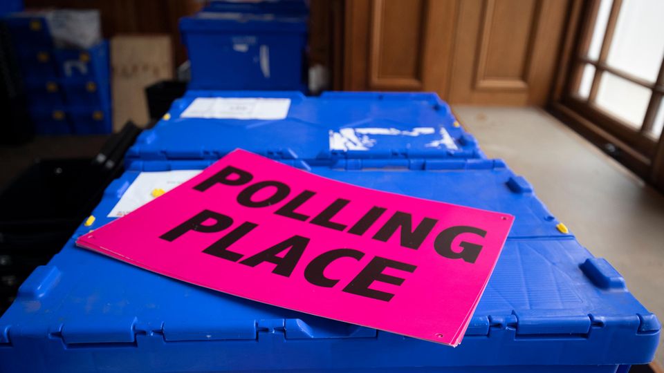 Material für Wahllokal in Großbritannien