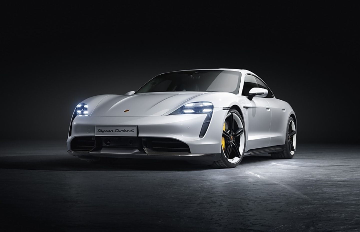 Beim Porsche Taycan Turbo sind es maximal 500 kW / 680 PS