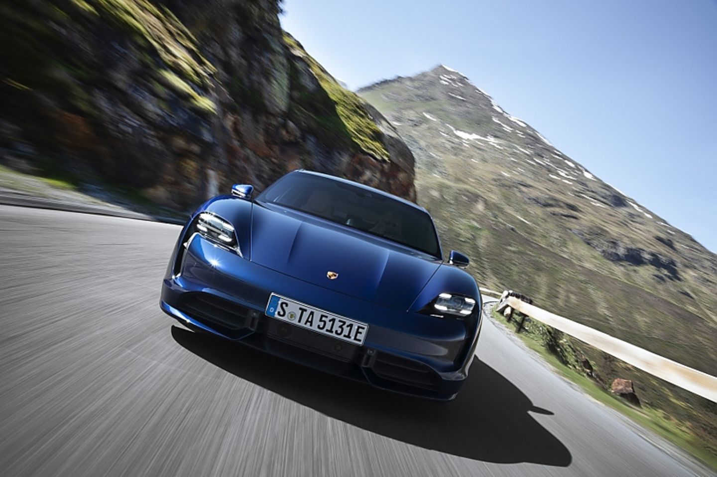 Der Porsche Taycan Turbo S knackt nach 2,8 Sekunden die 100 km/h-Marke