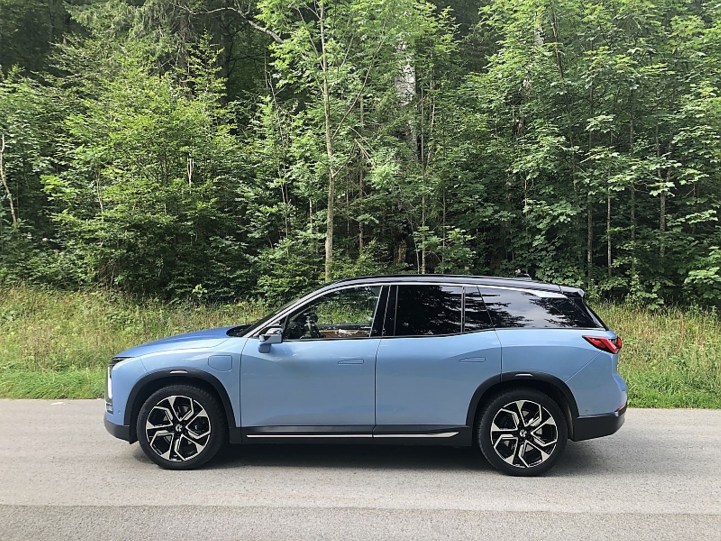 Nio ES8