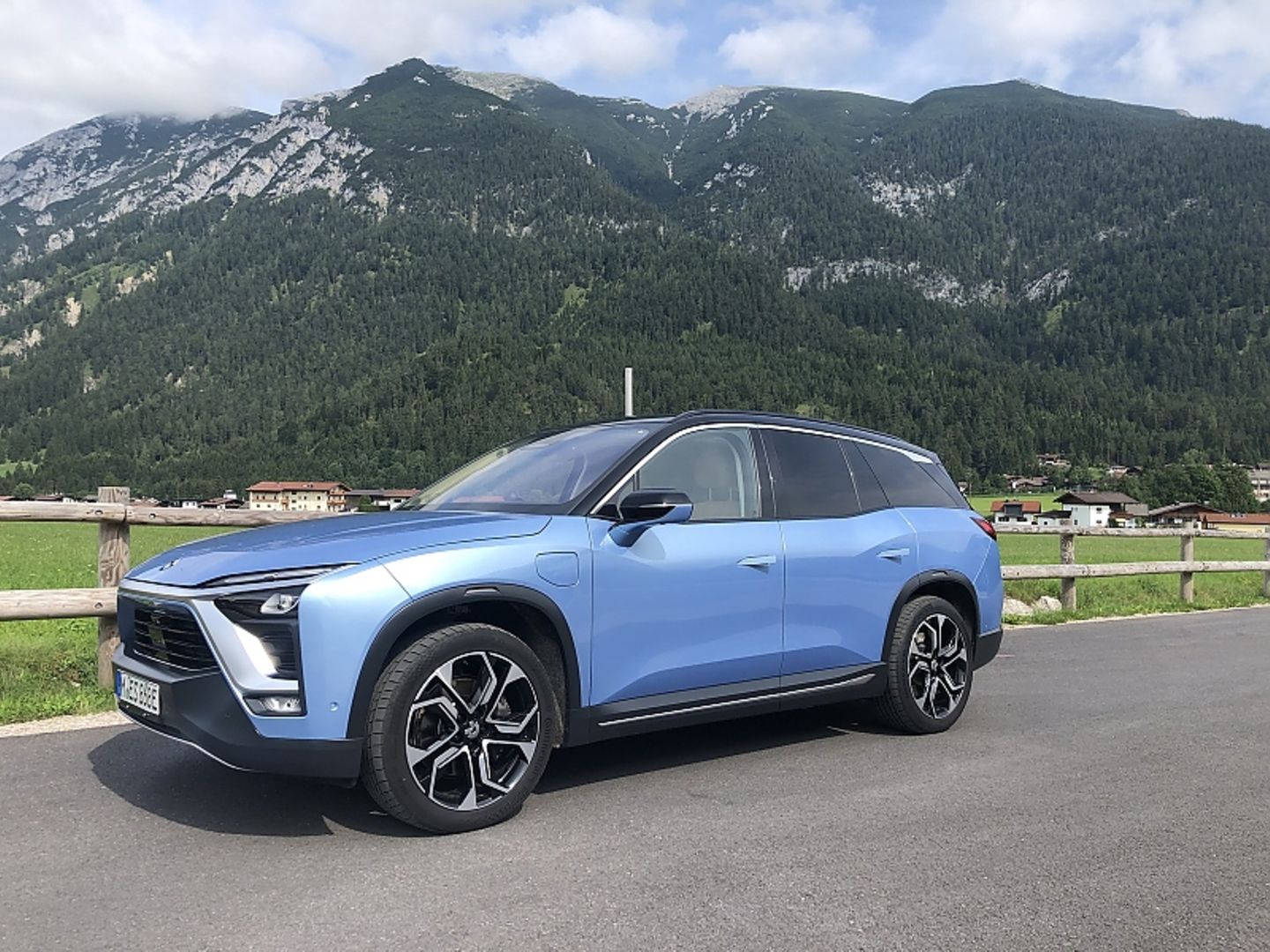 Nio ES8