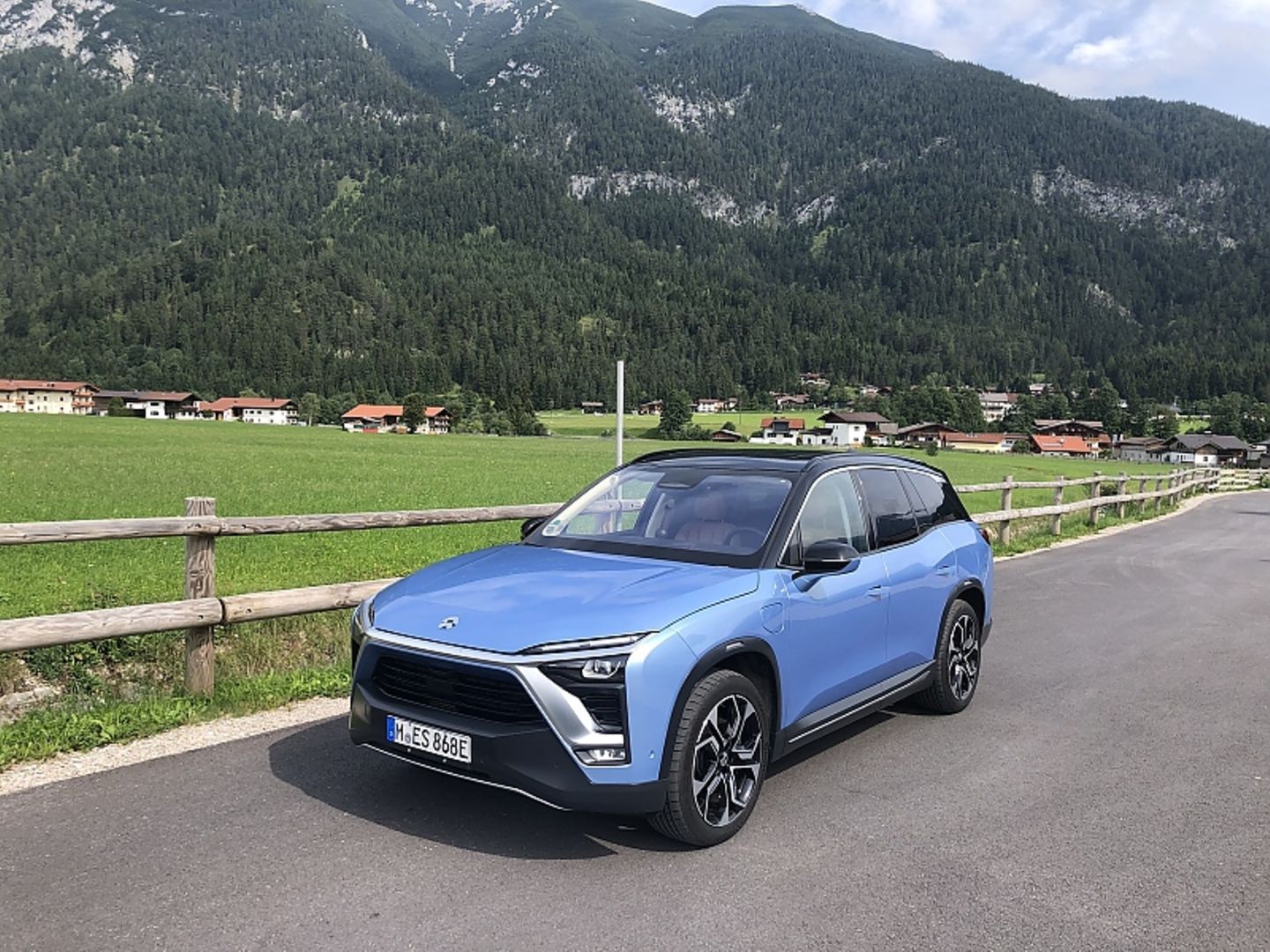 Nio ES8
