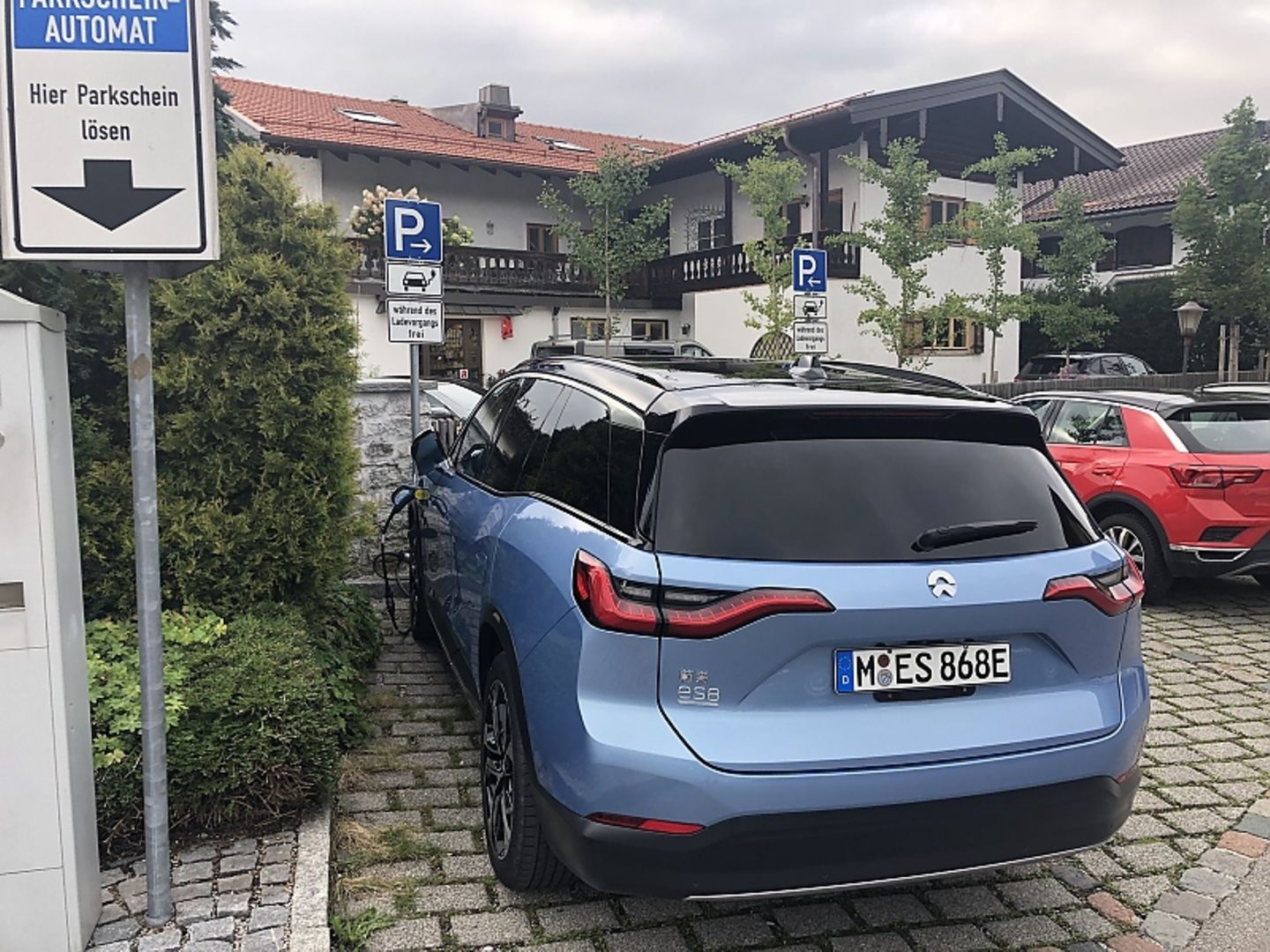 Nio ES8