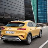 Das kecke Heck mit den schmalen Leuchten greift einen aktuellen Trend auf