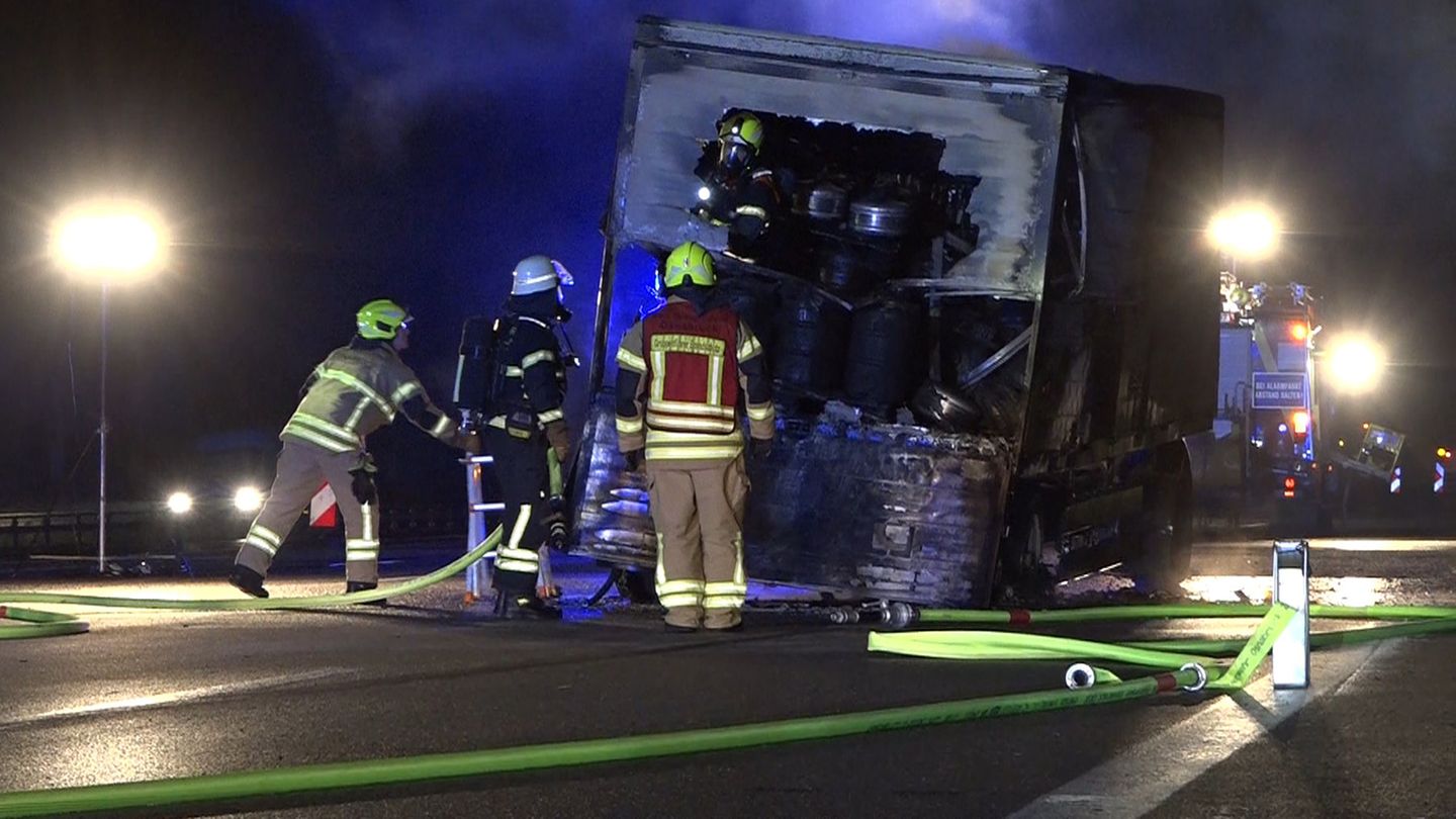 Osnabrück: 5000 Liter Bier auf der Autobahn 1 ausgelaufen