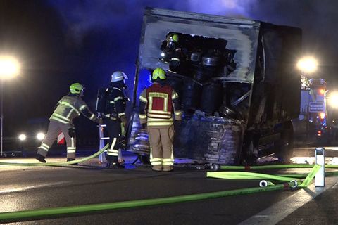 Osnabrück: 5000 Liter Bier auf der Autobahn 1 ausgelaufen