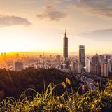 Rang 1: Taiwan  Das beste Land für Auswanderer ist laut Expat Insider Studie 2019 Taiwan. Die Insel vor der chinesischen Küste besticht durch hohe Lebensqualität. Das Land gilt als ausgesprochen sicher, die Bevölkerung als offen und freundlich. Die medizinische Versorgung ist nicht nur sehr gut, sondern auch günstig. Karrierechancen und Verdienstmöglichkeiten sind top. Einzig mit der Sprache haben Ausländer zu kämpfen.
