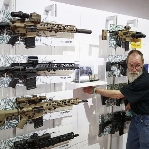 Auch der deutsche Waffenhersteller Sig Sauer wirbt für seine Produkte auf Kongressen der NRA