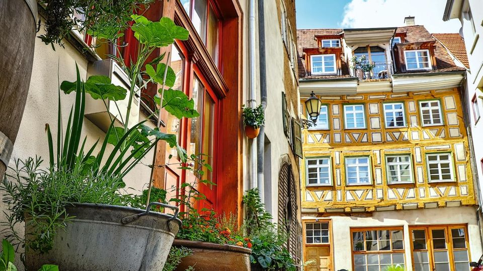 Esslingen Altstadt Im Juni waren wir zusammen mit Herrn Gamerschlag auf Tour durch Württemberg und haben dabei die aus unserer Sicht reizvollsten Flecken entlang des Neckars fotografisch eingefangen. Markus MayerPRINZIP E GmbHAgentur für Kom... Fachwerkhäuser in Esslingen