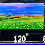 Groß, größer, Metz Der größte Fernseher mit der modernen 8K-Technologie kommt ausgerechnet von Metz - beziehungsweise der chinesischen Konzernmutter Skyworth. Sagenhafte 120 Zoll Displaydiagonale bringt der Gigant mit. Für den Verkauf ist er aber - zumindest aktuell - noch nicht bestimmt.