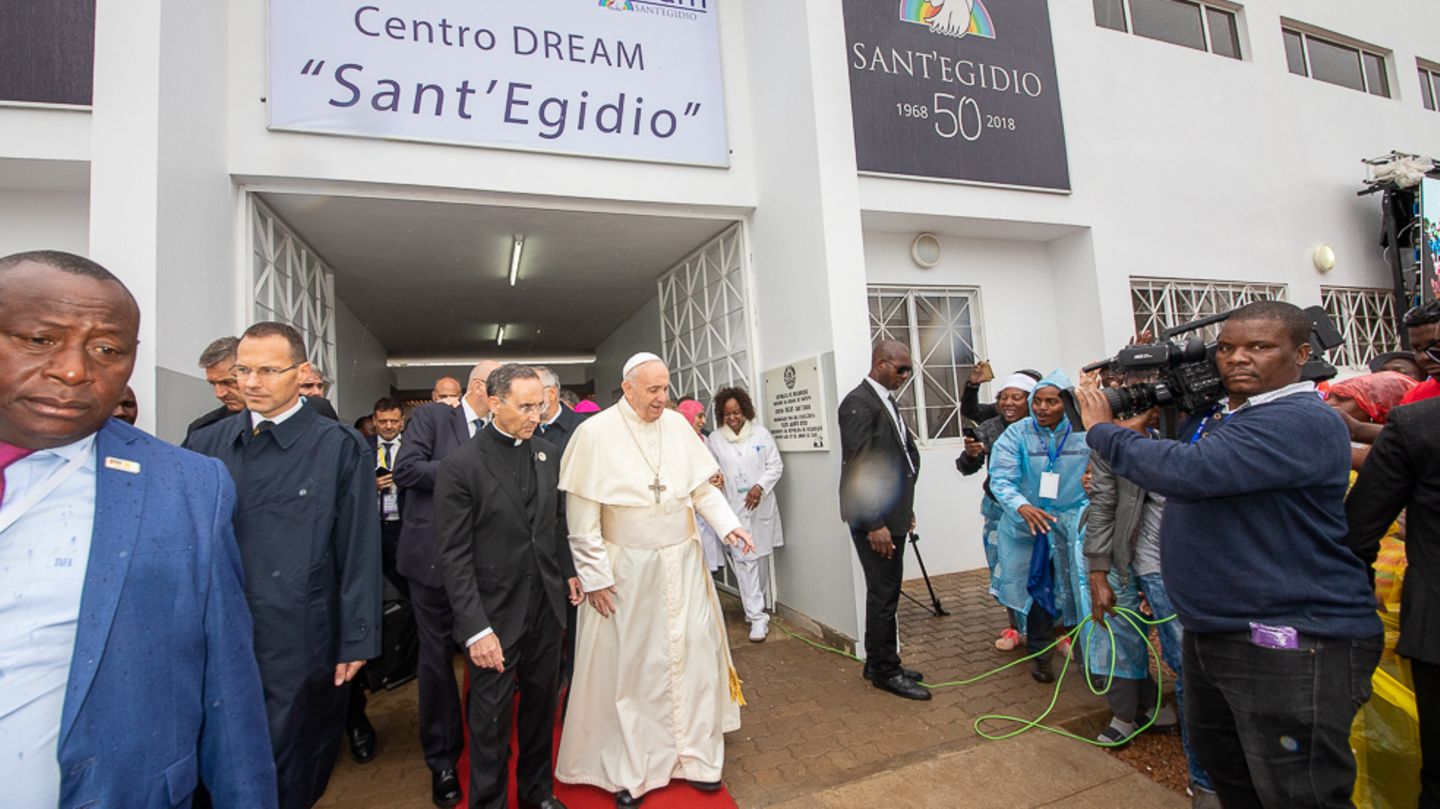  Papst Franziskus vor dem Dream-Zentrum von Sant'Egidio in der mosambikanischen Hauptstadt Maputo