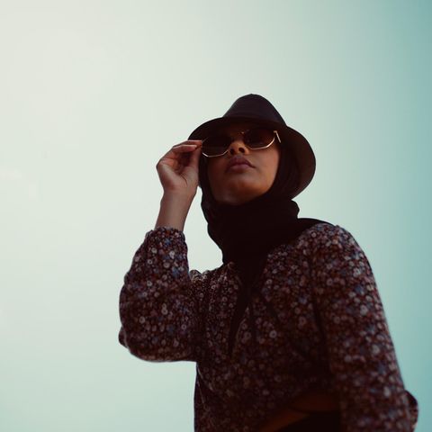 Frau mit Sonnenbrille