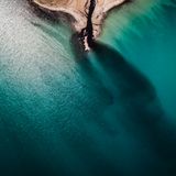 Ein schwarzer Strom aus Plastikabfällen und Fäkalien bahnt sich seinen Weg in das Meer der Karibik