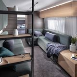 Im Wohnbereich können zwei Personen schlafen.