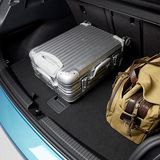 Der Kofferraum fasst in der Grundkonfiguration 385 Liter