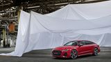 Die Karosserie des Audi RS 7 Sportback liegt per se zehn Millimeter tiefer als beim A 7 Sportback