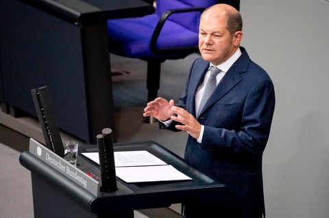 Olaf Scholz (SPD), Bundesfinanzminister, spricht im Plenum im Bundestag.