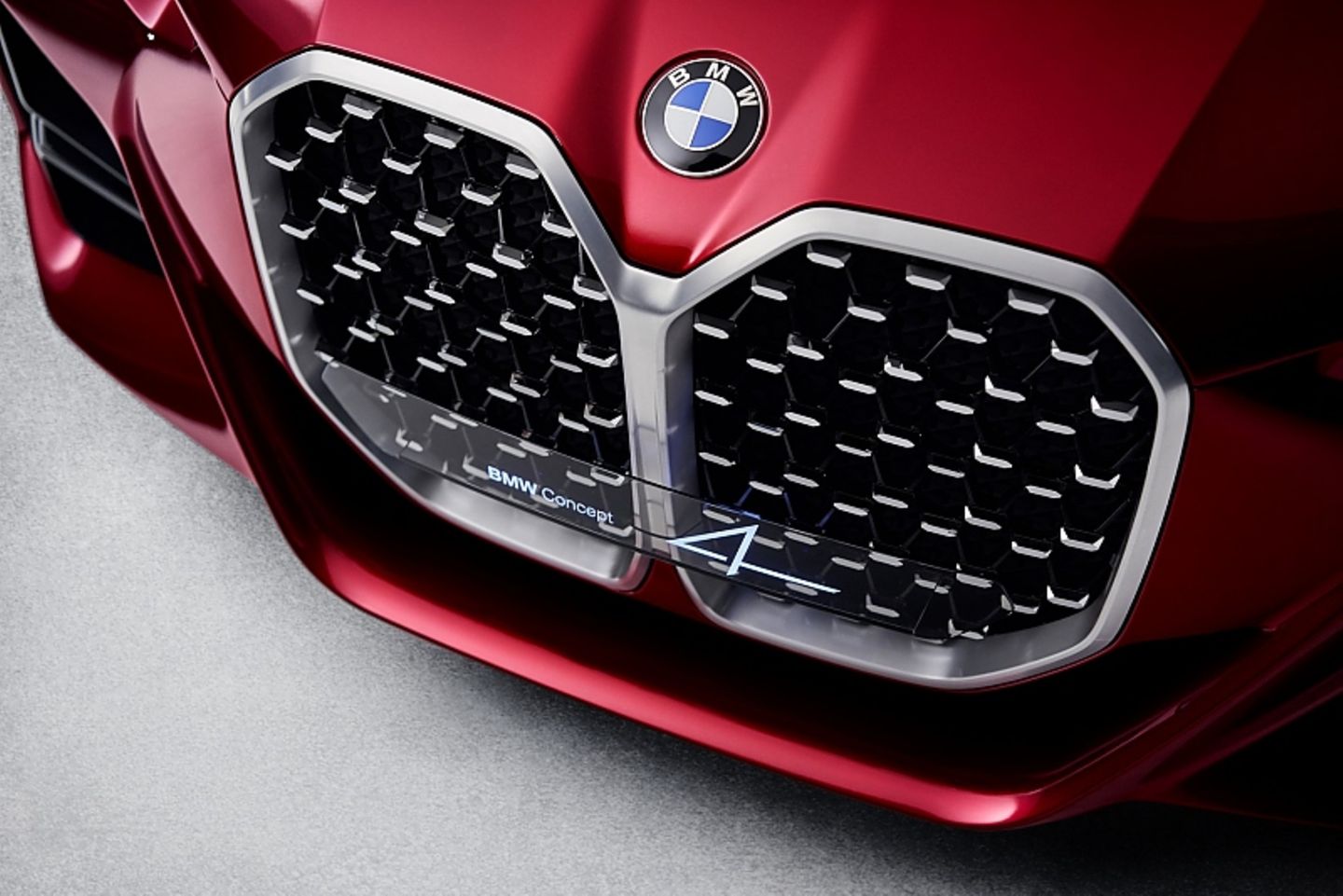 Die Niere ist deutlich vertikaler als beim BMW 7er Facelift