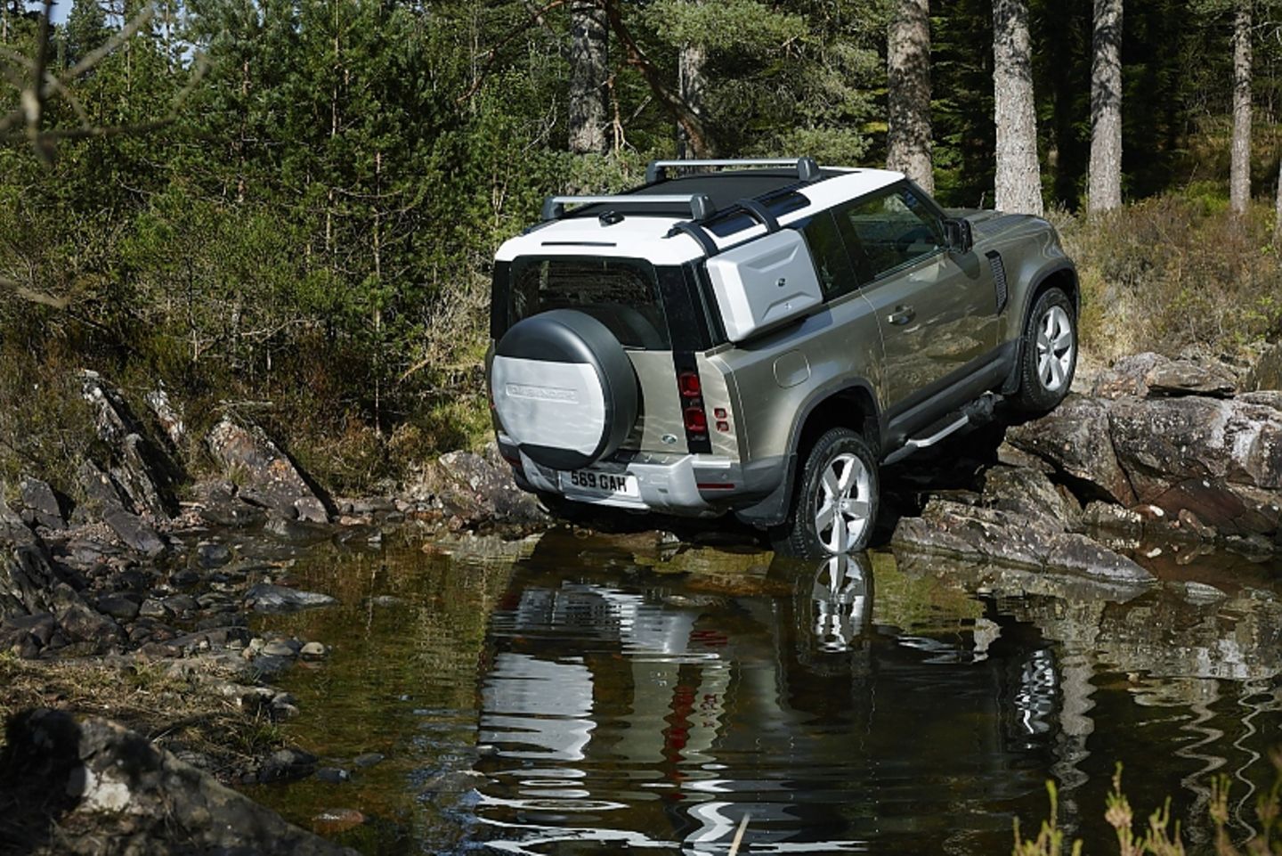 Land Rover Defender 2020