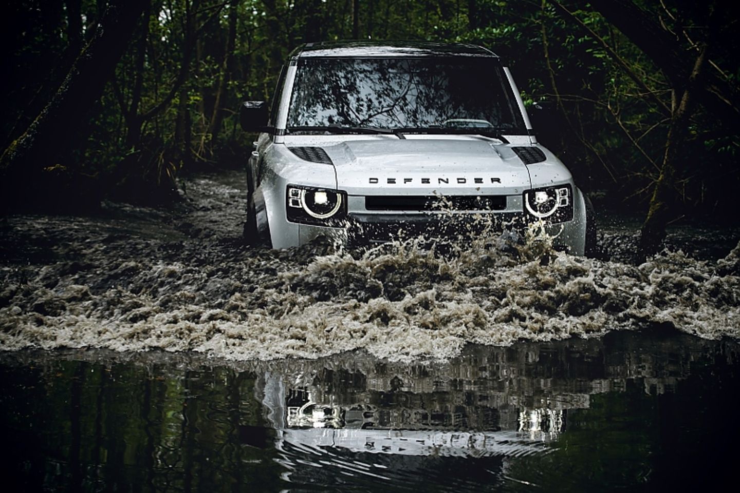 Land Rover Defender 2020