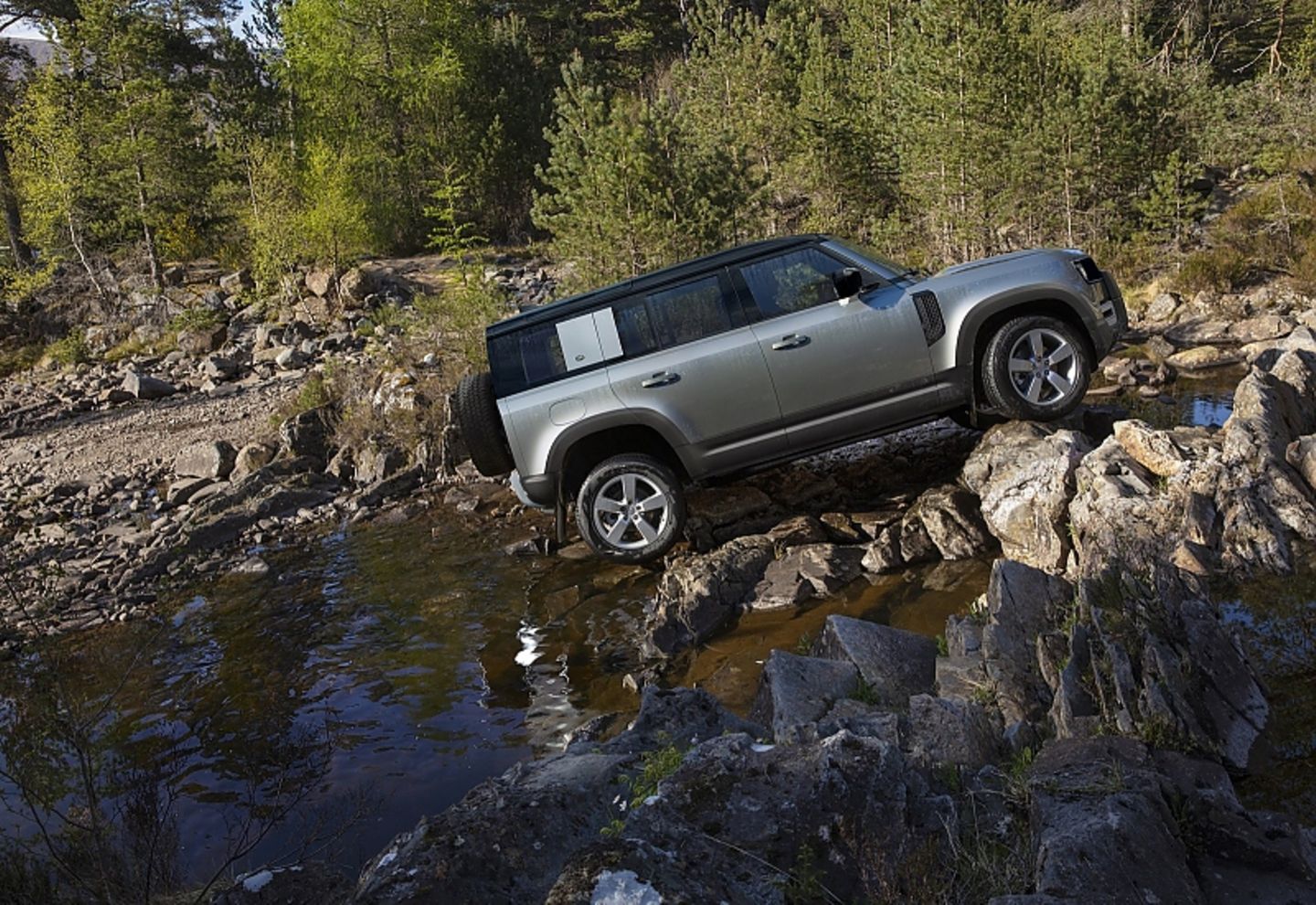 Land Rover Defender 2020