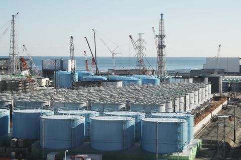 Kühltanks der Tokyo Electric Power Company Holdings Inc.'s in Fukushima