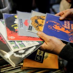 Vinyl-Comeback: Erstmals seit 30 Jahren mehr Umsatz als bei Cds