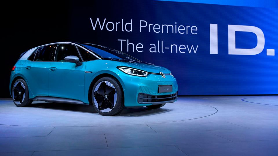 E-Auto: Alles andere als ein Verzichtsmobil: Von außen wirkt der ID. 3 dank der Felgen sehr stattlich. Alles andere als ein Verzichtsmobil: Von außen wirkt der ID. 3 dank der Felgen sehr stattlich.