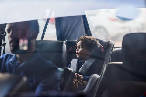 Kind im Auto