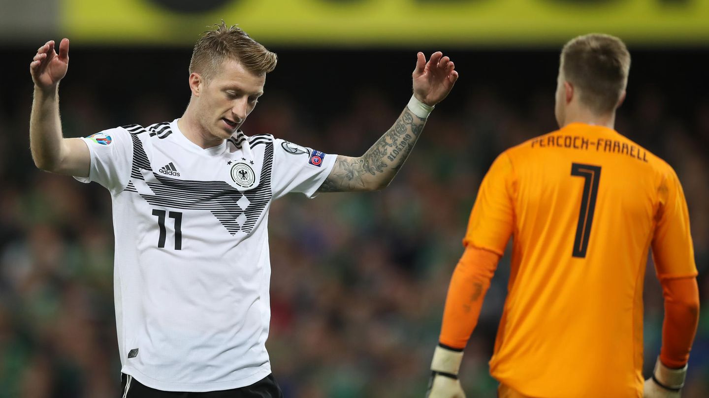 Marco Reus ratlos während des Spiels Nordirland gegen Deutschland