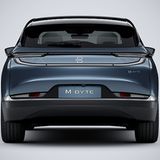 Die Leistung beträgt entweder 200 kW / 272 PS (Heckantrieb) beziehungsweise 300 kW / 408 (Allradantrieb)